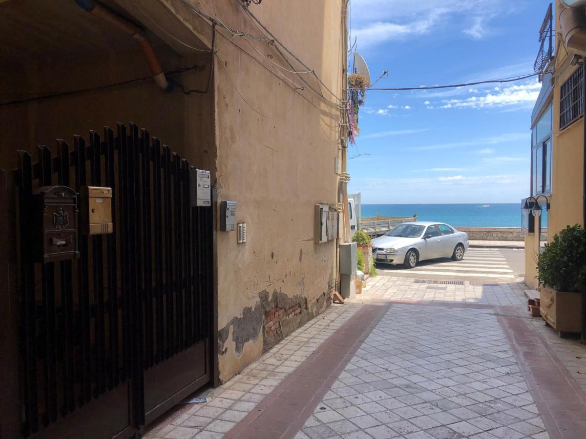 Holiday House In Lungomare Tysandros Giardini Naxos Exterior foto